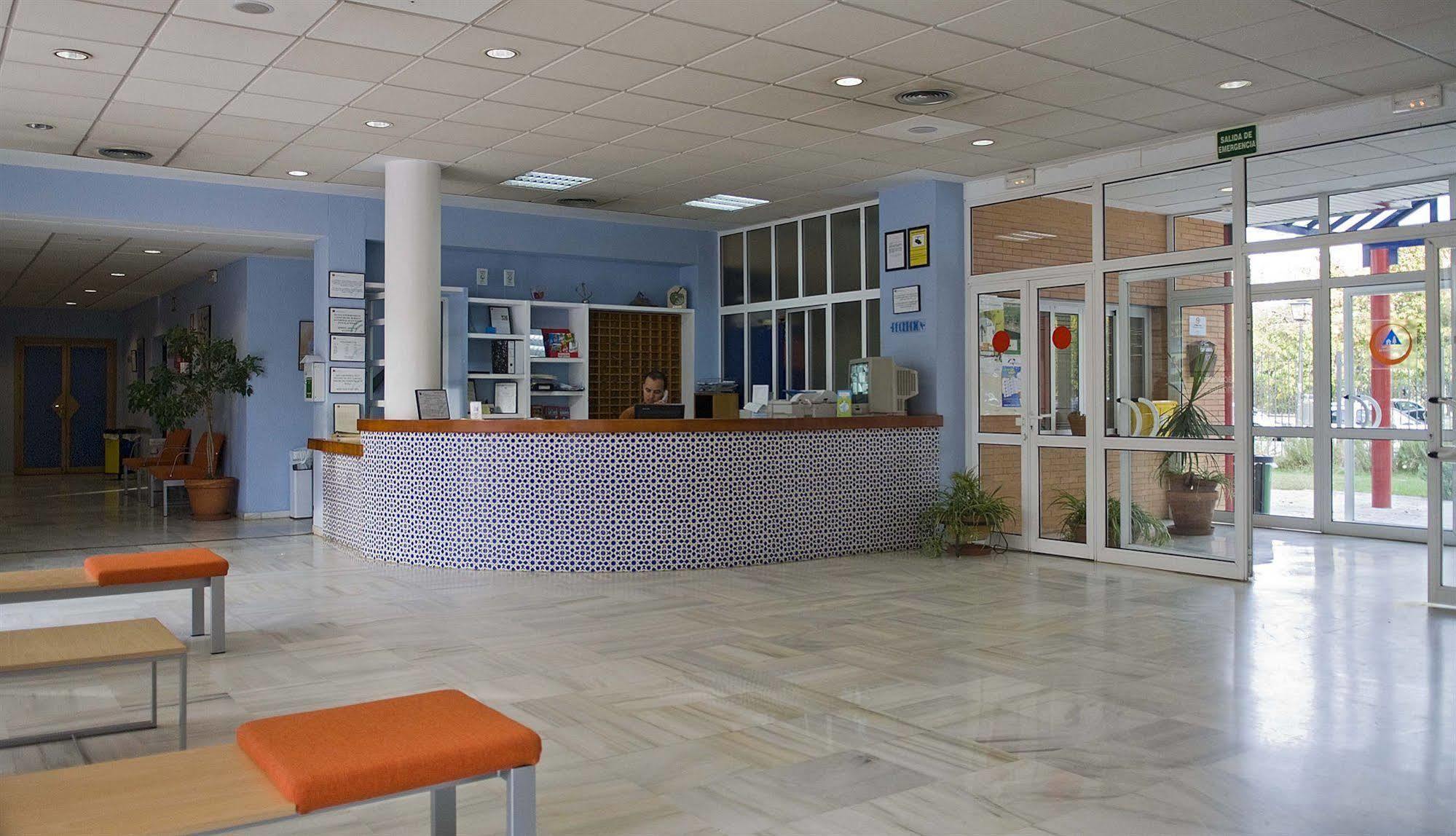 Albergue Inturjoven Sevilla Экстерьер фото